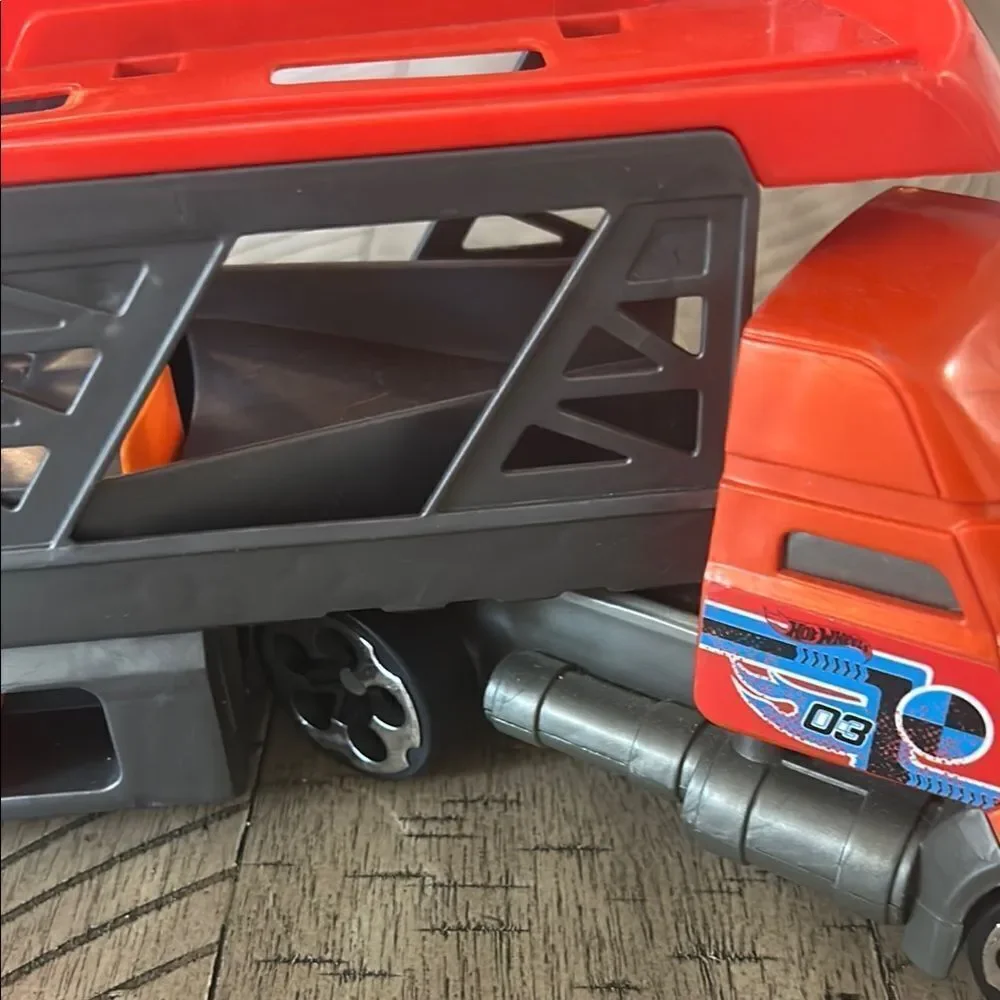 🏎️ Hot🔥Wheels 🛞 🏎️ truck carrier. 2 pieces. Toy Truck 🛻 🛻